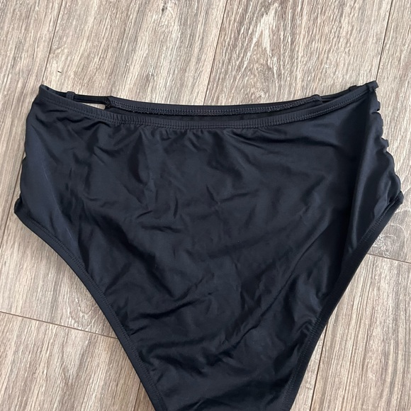 High waisted black bikini bottom with open slit sides medium - Picture 2 of 2